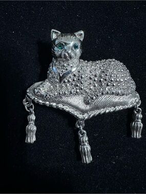 Avon Silver-Tone Cat Brooch with Green Eyes faux marcasite look